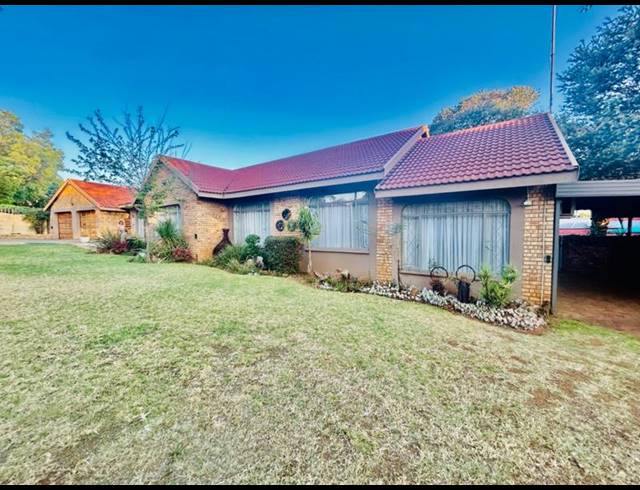 3 BEDROOM HOUSE FOR SALE IN VANDERBIJLPARK SE 3